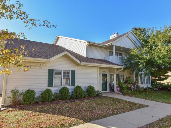 252 Bur Oak LANE, Unit D, Grafton, WI 53024