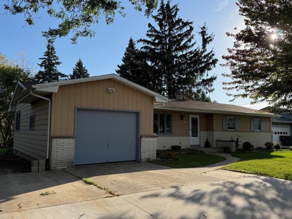 720 Grand AVENUE, Random Lake, WI 53075