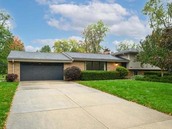 1415 Shawnee PASS, Brookfield, WI 53005