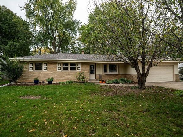 10849 W Derby AVENUE, Wauwatosa, WI 53225