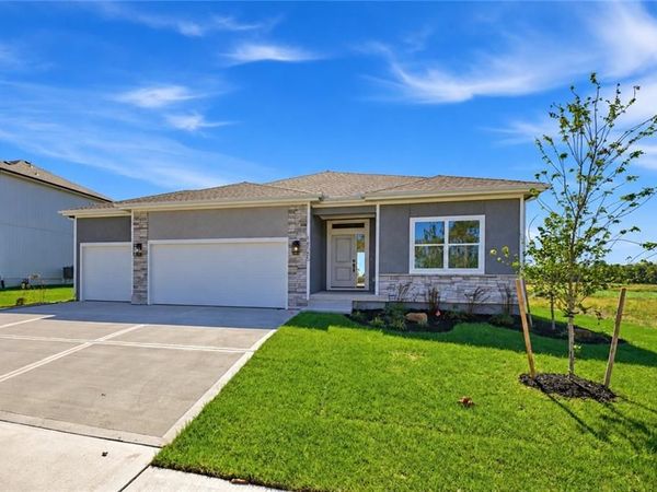 18585 W 195th Street, Spring Hill, KS 66083