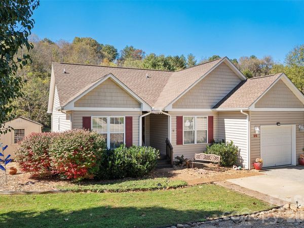 25 Village Street , Clyde, NC 28721