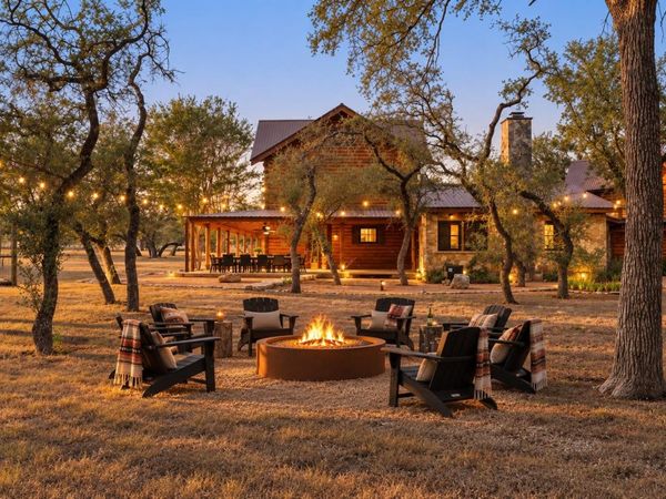 700 Ledgerock RD , Wimberley, TX 78676