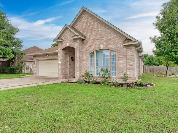 200 Glacier DR, Cedar Park, TX 78613