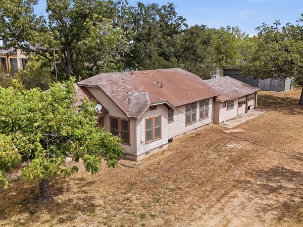 1602 Water ST , Gonzales, TX 78629