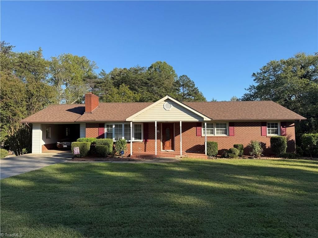 405 E Devon Drive, Mount Airy, NC 27030 Main Photo