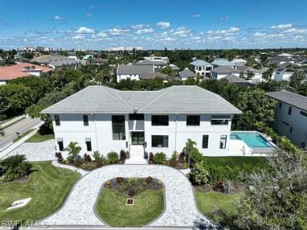 9100 Vanderbilt DR, NAPLES, FL 34108