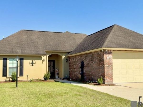 1416 S Sanctuary Ave, Gonzales, LA 70737