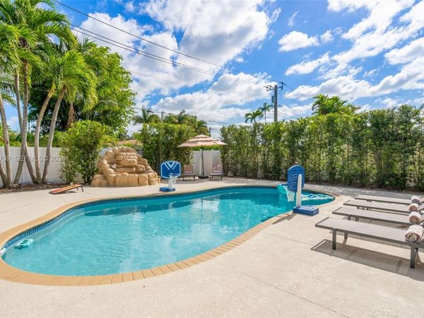 314 SE 3rd St , Unit 314, Dania Beach, FL 33004