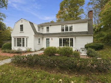 102 Central St, Hingham, MA 02043