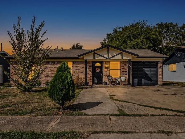 809 Pioneer Road , Mesquite, TX 75149