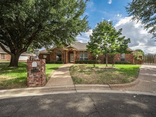 1308 Wentwood Circle , Hewitt, TX 76643