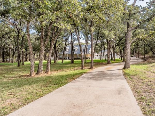901 Pioneer Circle W, Argyle, TX 76226