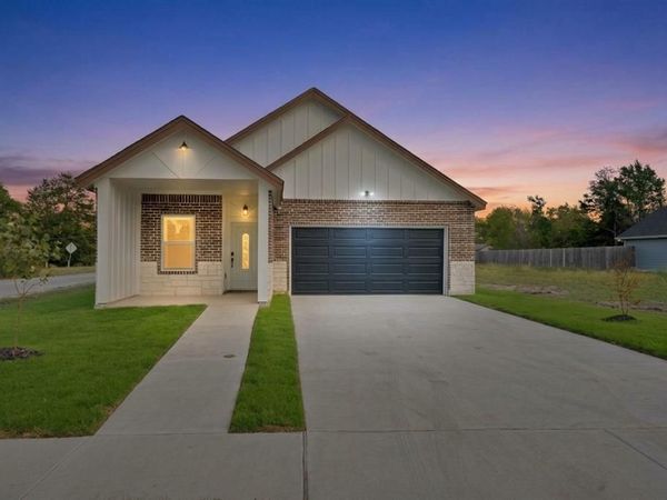 724 Gilbert Street, Terrell, TX 75160