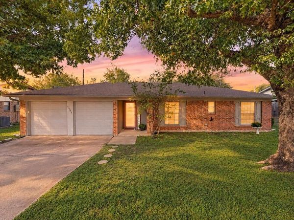 1121 Timbercreek Road, Benbrook, TX 76126