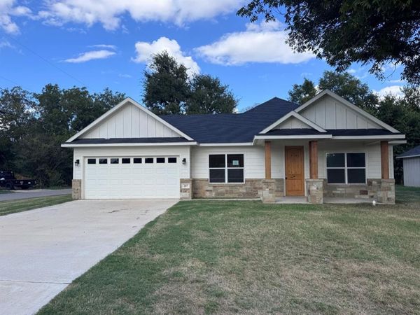207 S Washington Street, Cleburne, TX 76031
