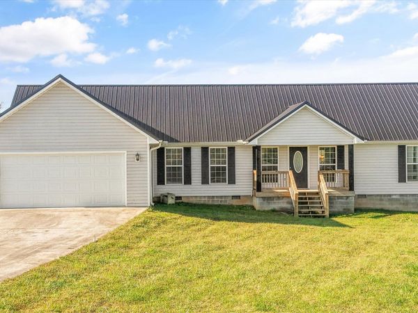 935 Oakland Rd, Sweetwater, TN 37874