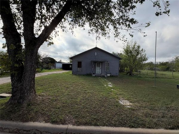 609 E Lumpkin Street, Meridian, TX 76665