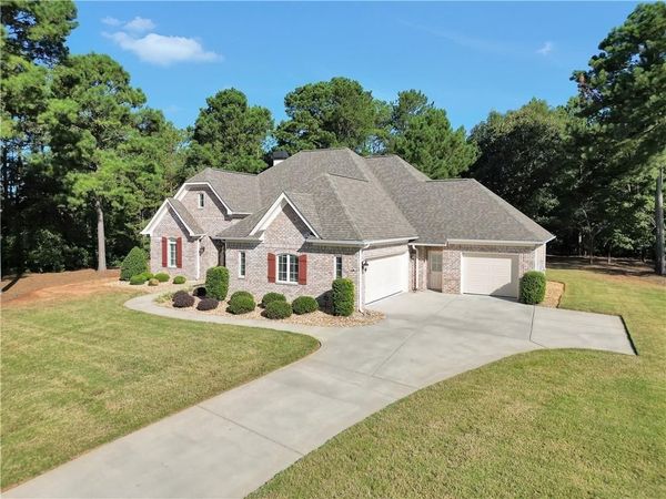 105 Freedom Drive , Forsyth, GA 31029