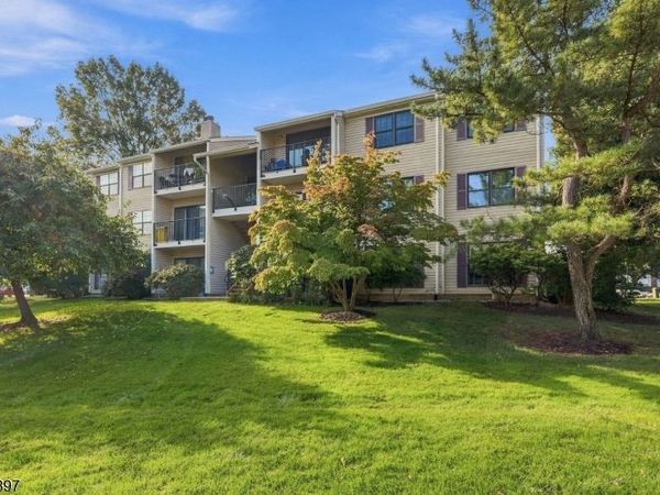 401 Danbury Ln, East Brunswick, NJ 08816