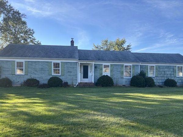 5 Wales Ct, Clinton, NJ 08801