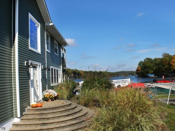 25 Waterside Dr, Jefferson, NJ 07849