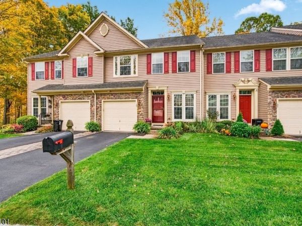 27 Village Ln, Sparta, NJ 07871