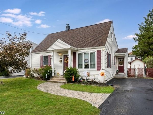9 Rockridge Rd, Wanaque, NJ 07420