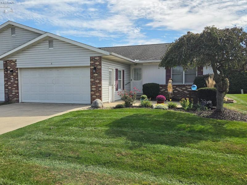 5 W Teakwood Court, Tiffin, OH 44883 Photo 1