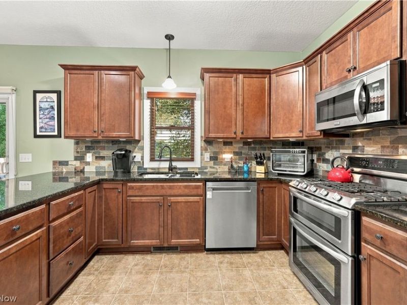 7028 Emerald Cove Avenue NW, Canal Fulton, OH 44614 Photo 10