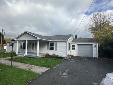 306 W Washington Street N, Sackets Harbor, NY 13685