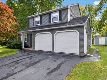 8221 Coconut Tree Drive, Liverpool, NY 13090