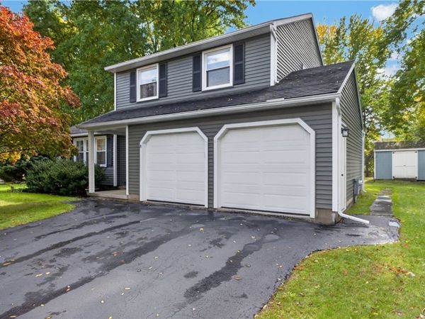 8221 Coconut Tree Drive, Liverpool, NY 13090