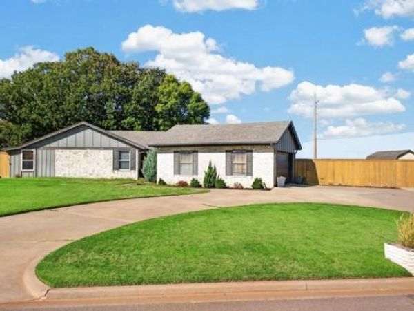 1009 Bowman Avenue, Elk City, OK 73644