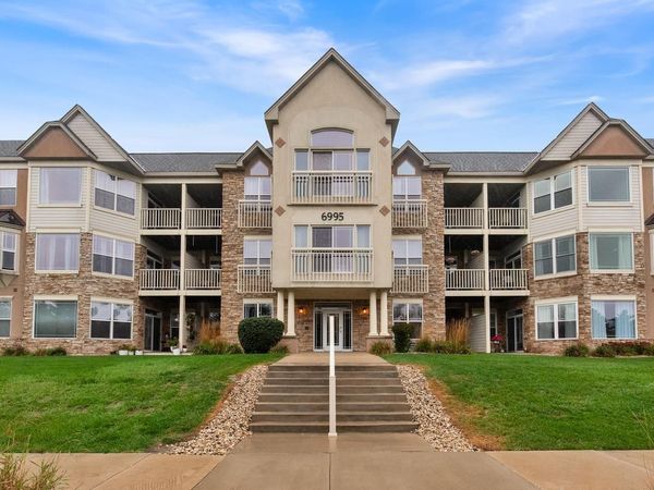 6995 S Riverwood BOULEVARD, Unit A04, Franklin, WI 53132