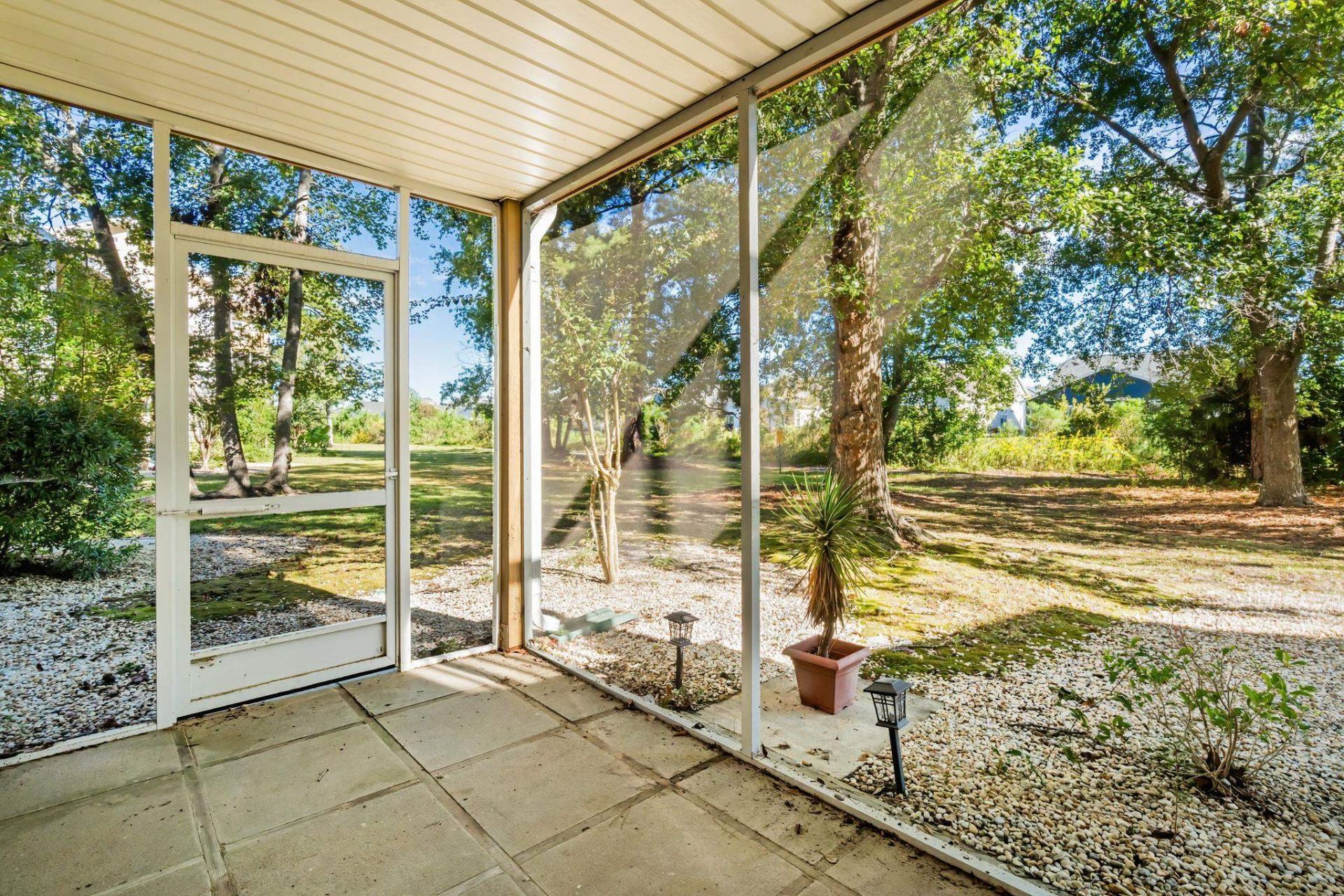 1025 Plantation Dr.  Photo 5