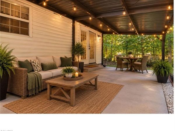 6156 Brinkley Park Drive , Belews Creek, NC 27009