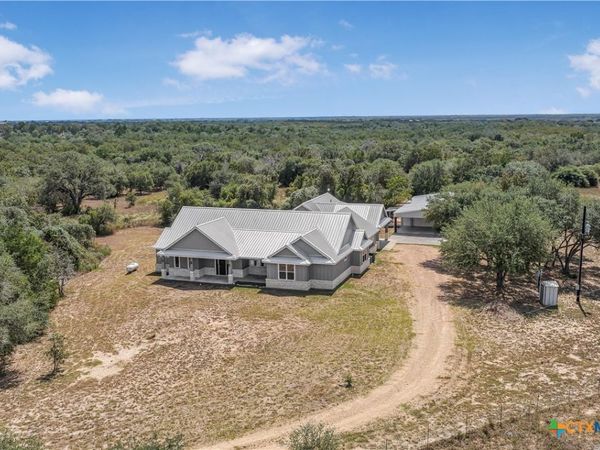 489 County Road 383 , Hallettsville, TX 77964