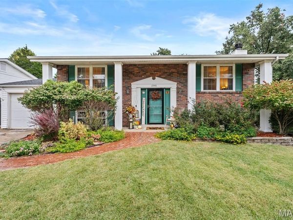 2346 Wesglen Estates Drive , Maryland Heights, MO 63043
