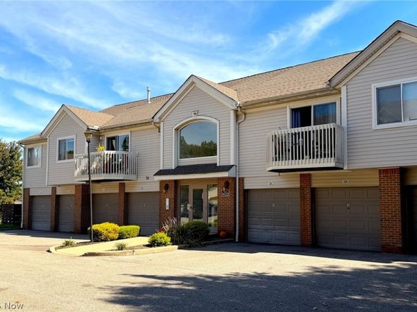 1432 Buckingham Gate Boulevard, Unit A, Cuyahoga Falls, OH 44221