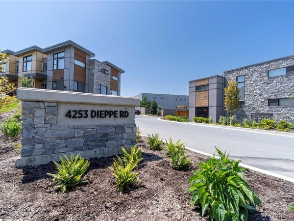 4253 Dieppe Rd , Unit #29, Saanich, BC V8X 2N2