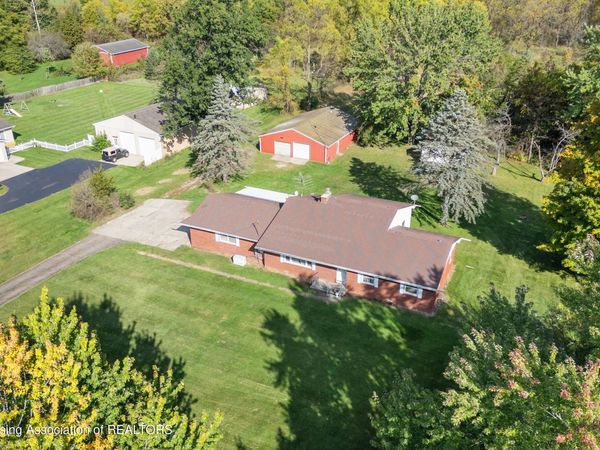 6753 E Mount Hope Highway, Grand Ledge, MI 48837
