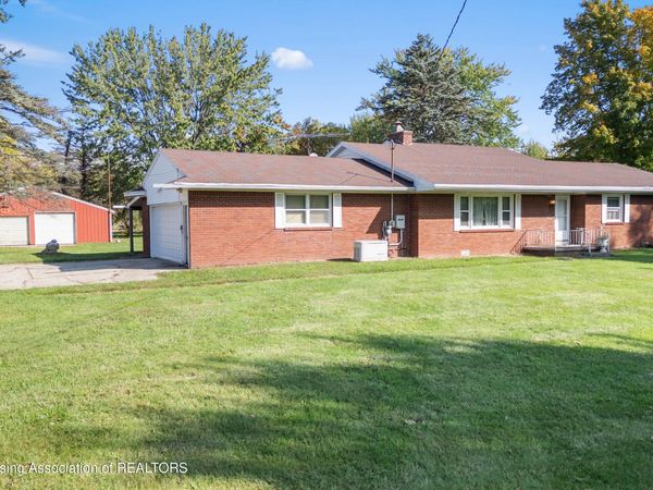 6753 E Mount Hope Highway, Grand Ledge, MI 48837