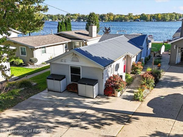 672 Lakeview Drive, Lake Odessa, MI 48849