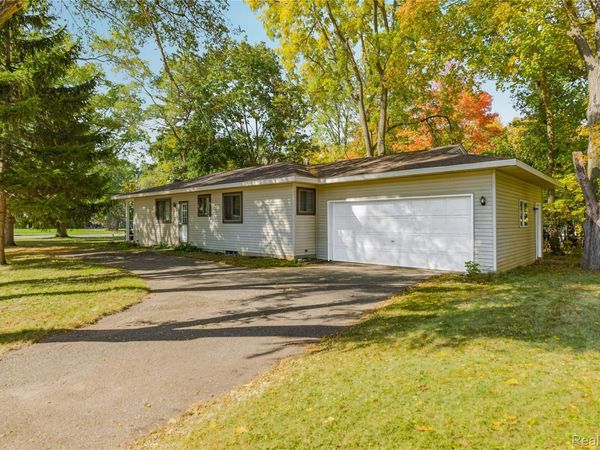 2860 Airport Road, Waterford Township, Mi 48329
