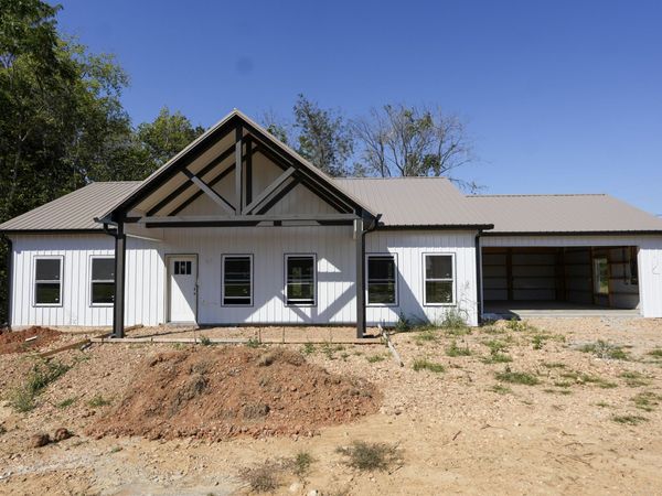 3650 Lake Road , Woodlawn, TN 37191