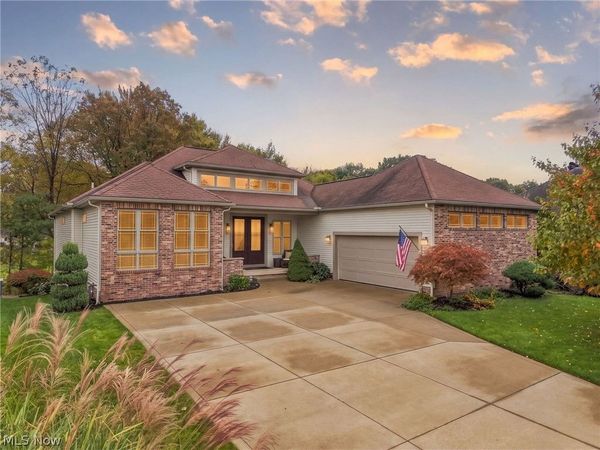1137 Laurel Green Drive NE, North Canton, OH 44720