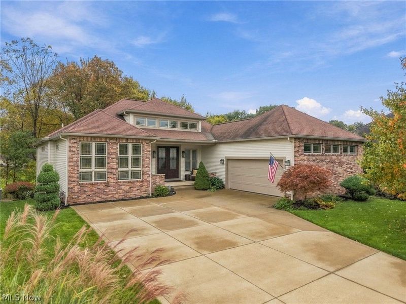 1137 Laurel Green Drive NE, North Canton, OH 44720 Photo 2