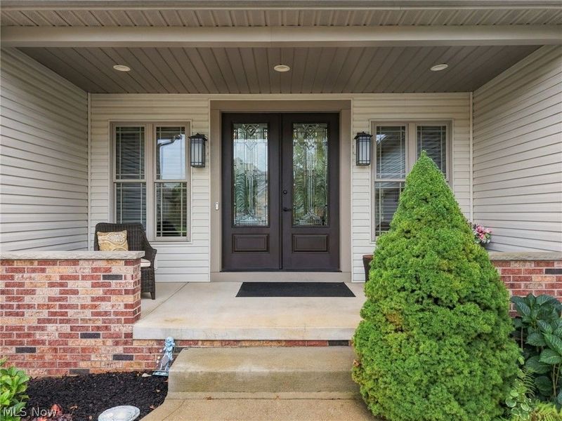 1137 Laurel Green Drive NE, North Canton, OH 44720 Photo 4