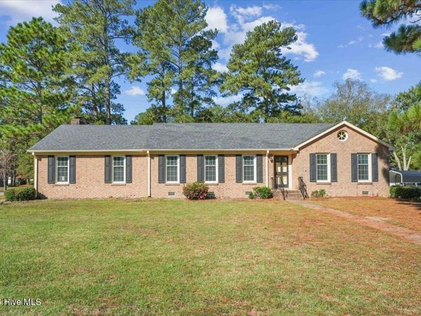 3000 Camelot Drive , Kinston, NC 28504